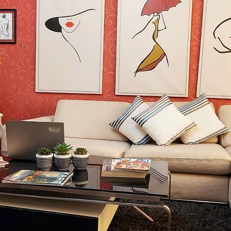 Spacious Family-Friendly Apartment In The Heart Of Bllok Tiranë Ngoại thất bức ảnh