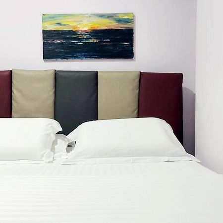 Spacious Family-Friendly Apartment In The Heart Of Bllok Tiranë Ngoại thất bức ảnh