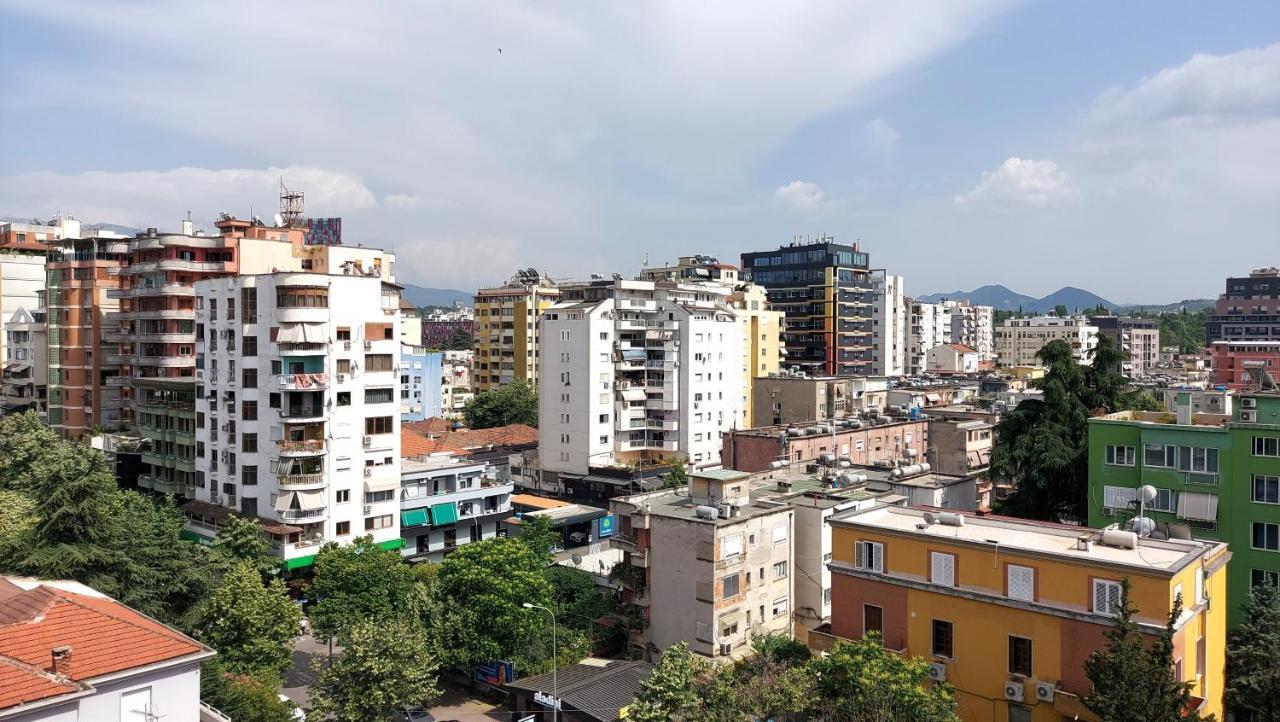 Spacious Family-Friendly Apartment In The Heart Of Bllok Tiranë Ngoại thất bức ảnh