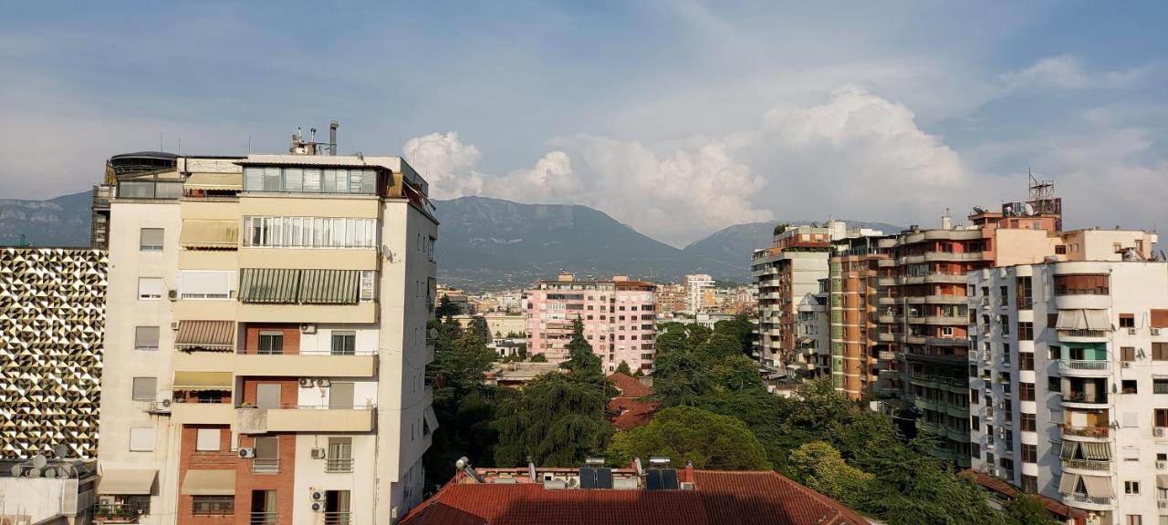 Spacious Family-Friendly Apartment In The Heart Of Bllok Tiranë Ngoại thất bức ảnh