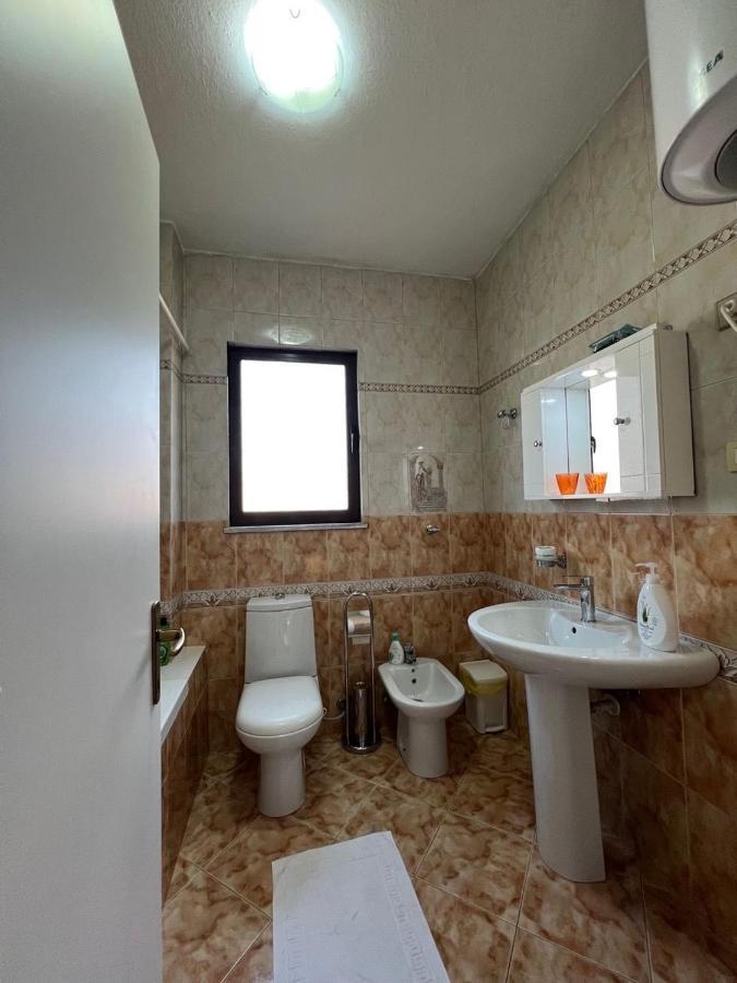 Spacious Family-Friendly Apartment In The Heart Of Bllok Tiranë Ngoại thất bức ảnh