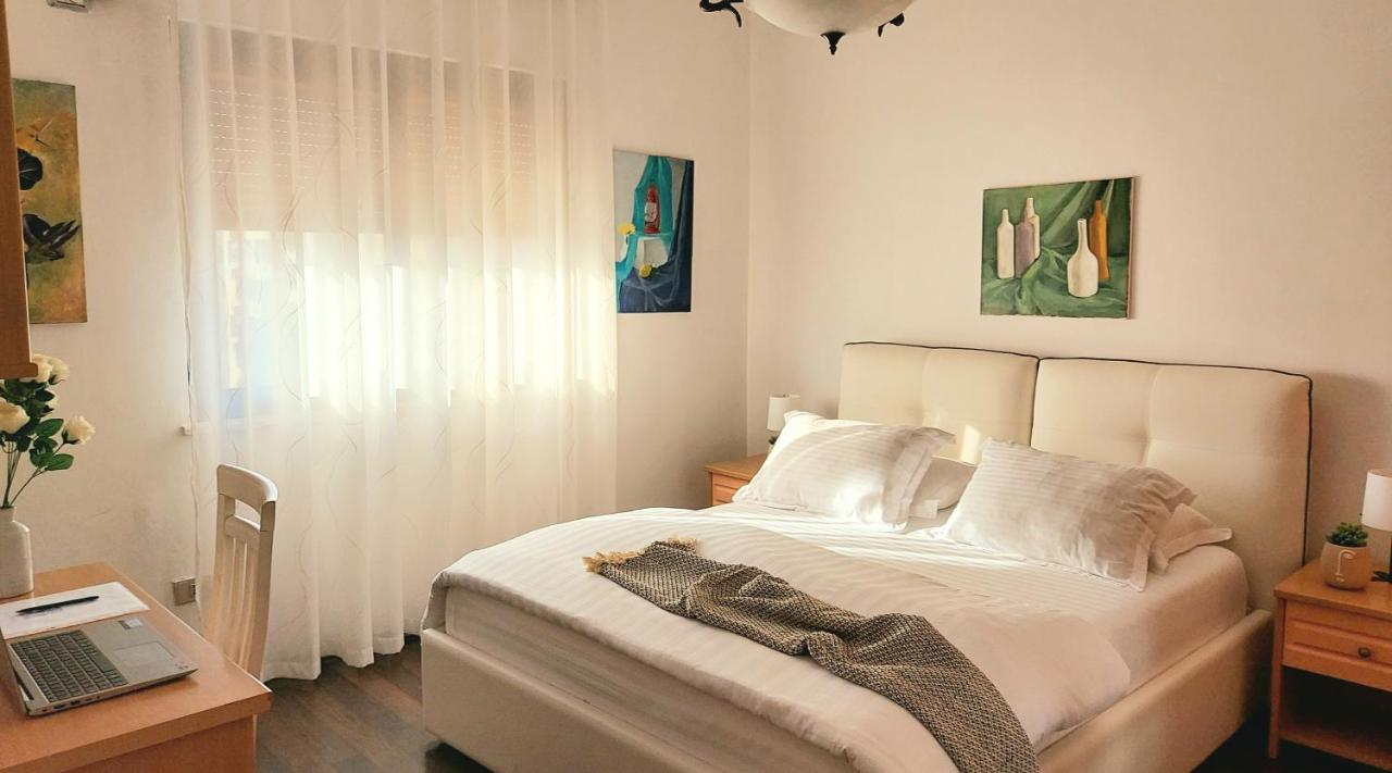 Spacious Family-Friendly Apartment In The Heart Of Bllok Tiranë Ngoại thất bức ảnh